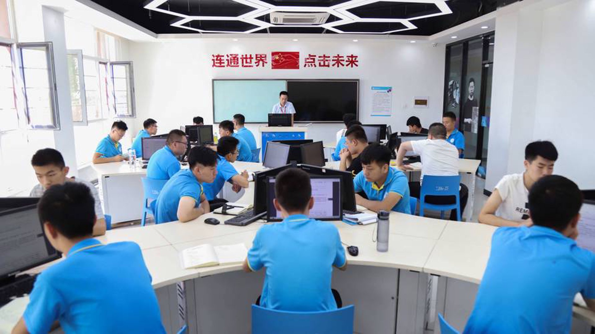 乡月网络科技